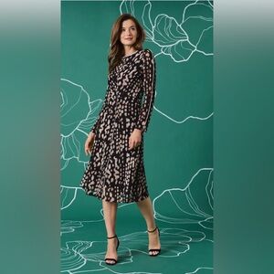 Maggy London LESLIE FIT & FLARE IN CASCADING SPOTS
